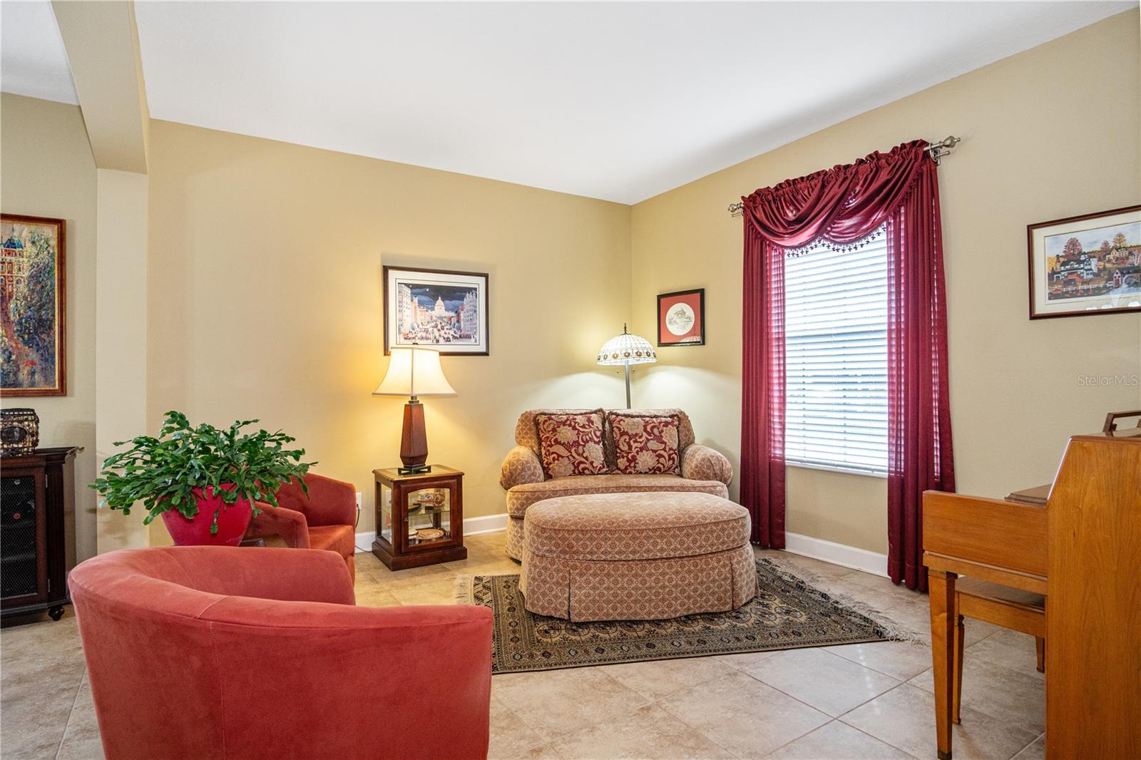 Listing photo id 8 for 8511 White Poplar Drive