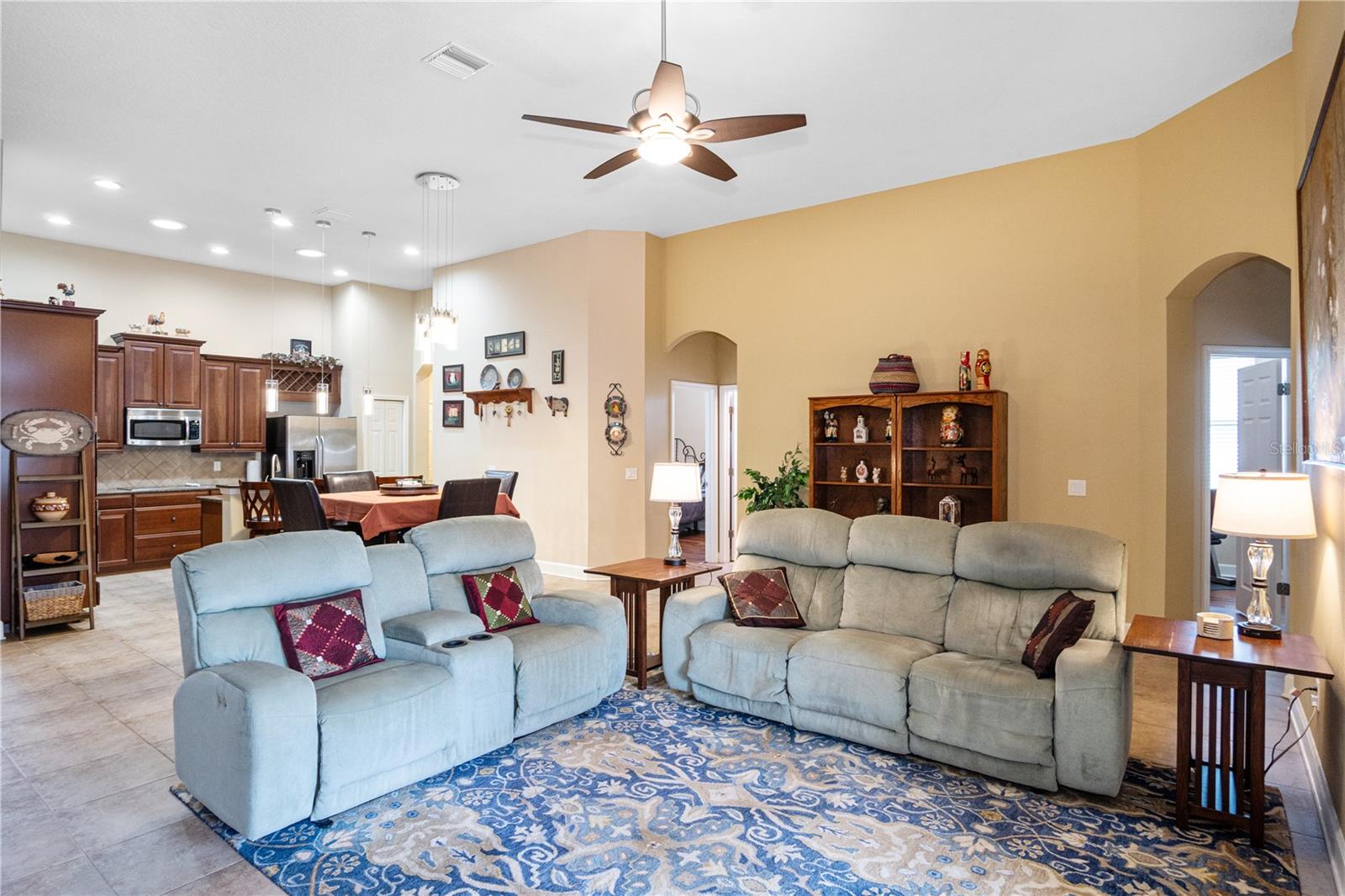 Listing photo id 10 for 8511 White Poplar Drive