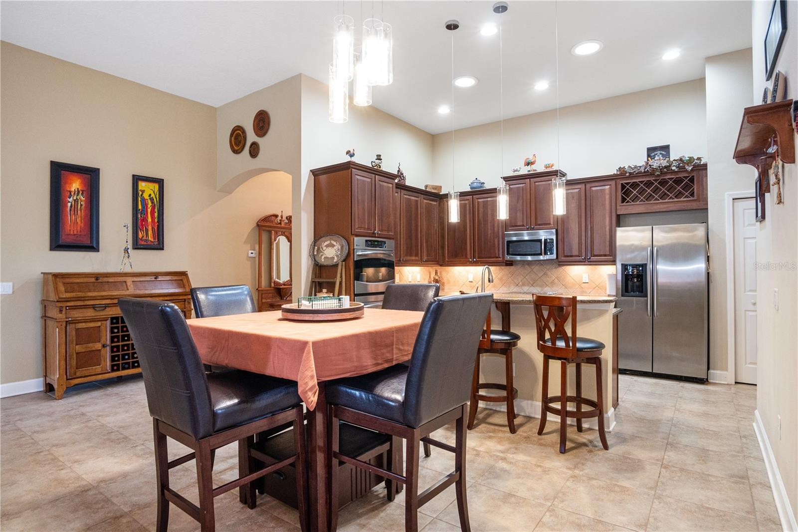 Listing photo id 13 for 8511 White Poplar Drive