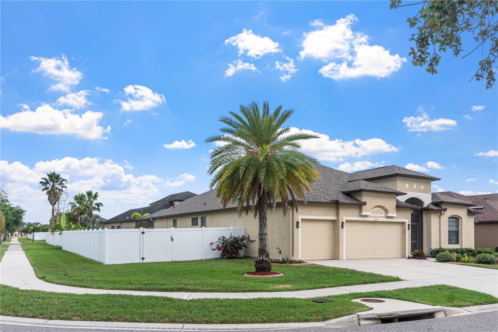 Listing photo id 0 for 8511 White Poplar Drive