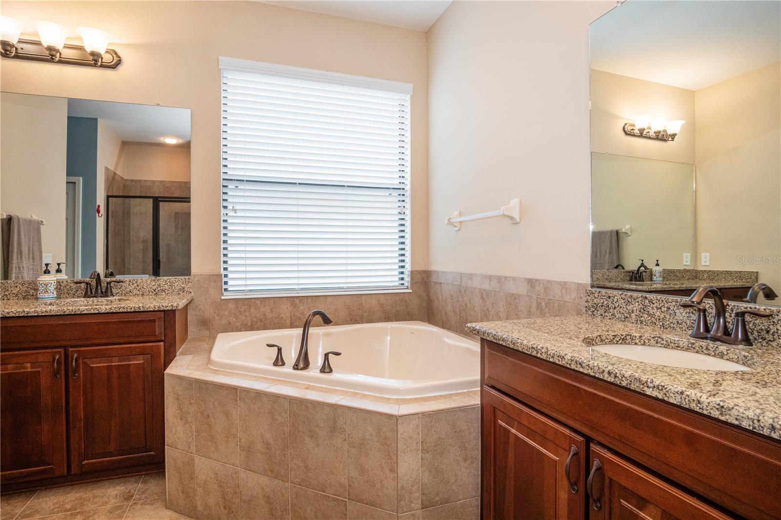 Listing photo id 19 for 8511 White Poplar Drive