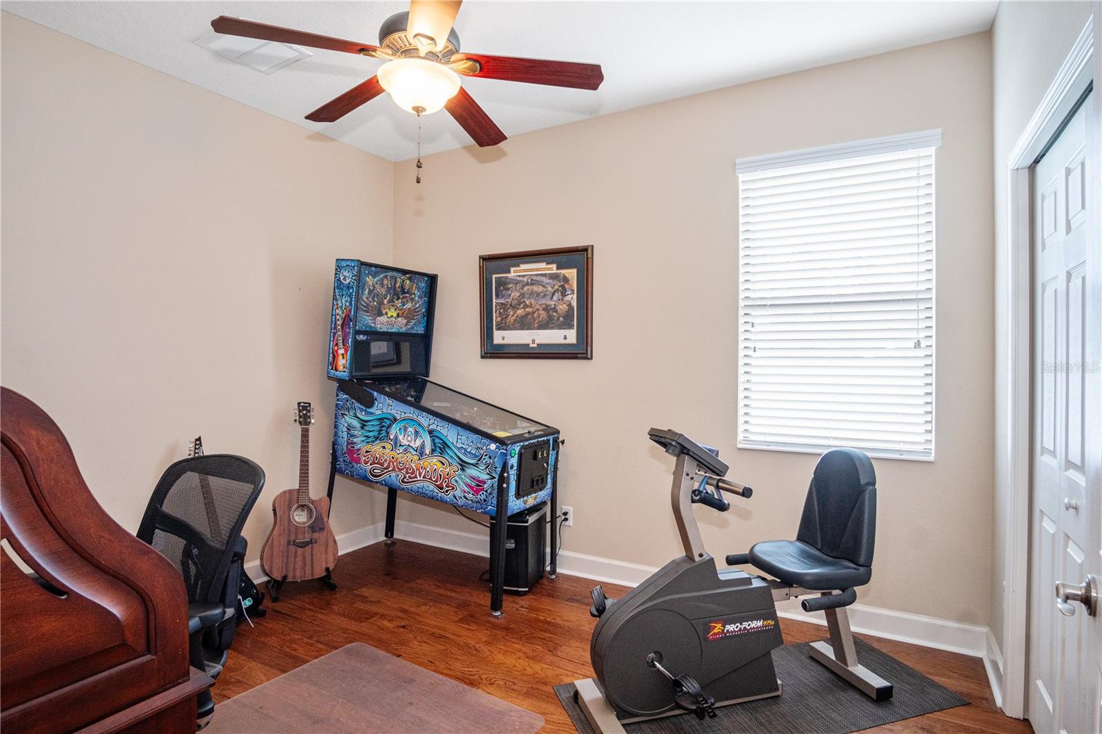 Listing photo id 24 for 8511 White Poplar Drive