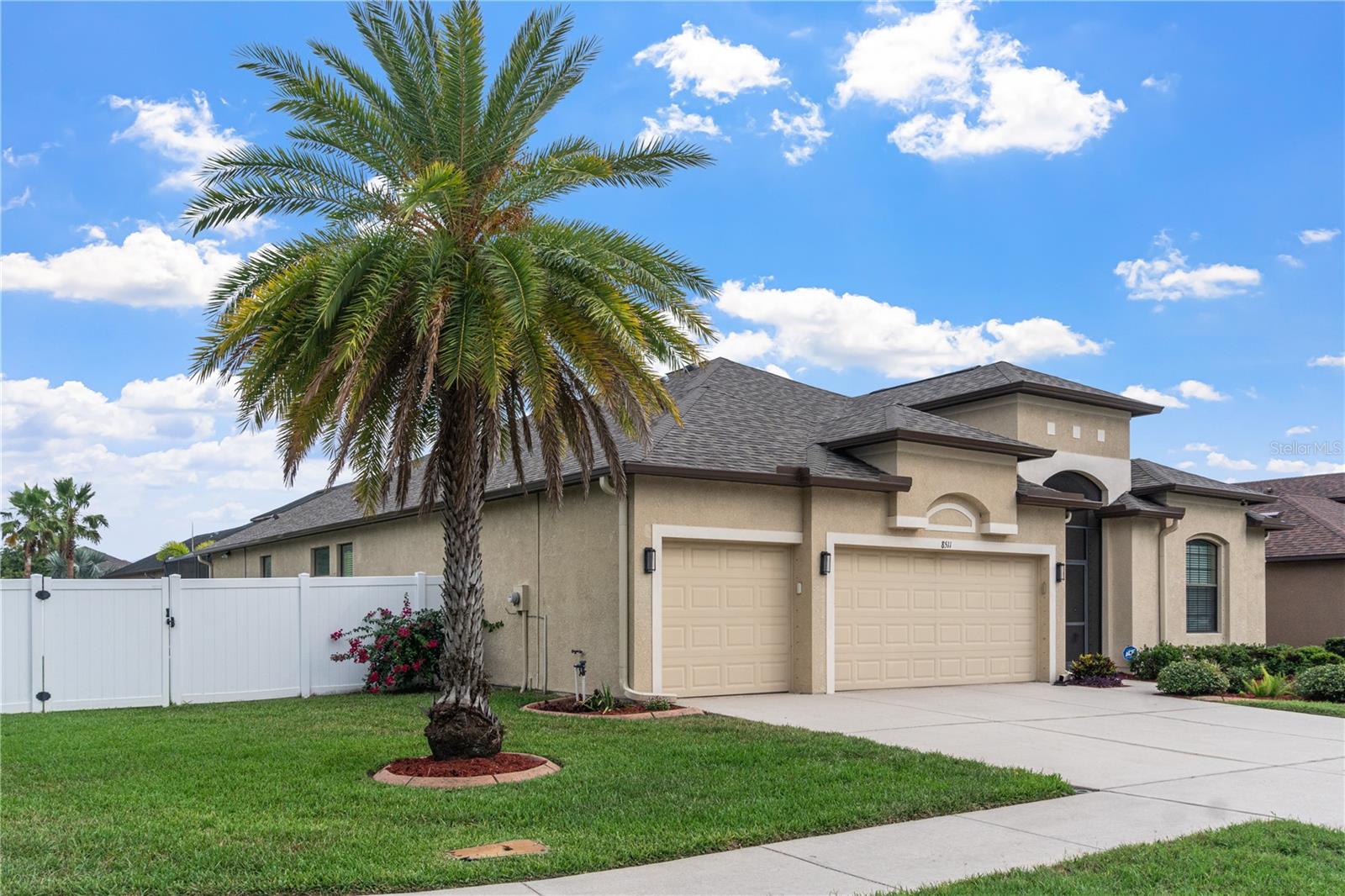 Listing photo id 1 for 8511 White Poplar Drive