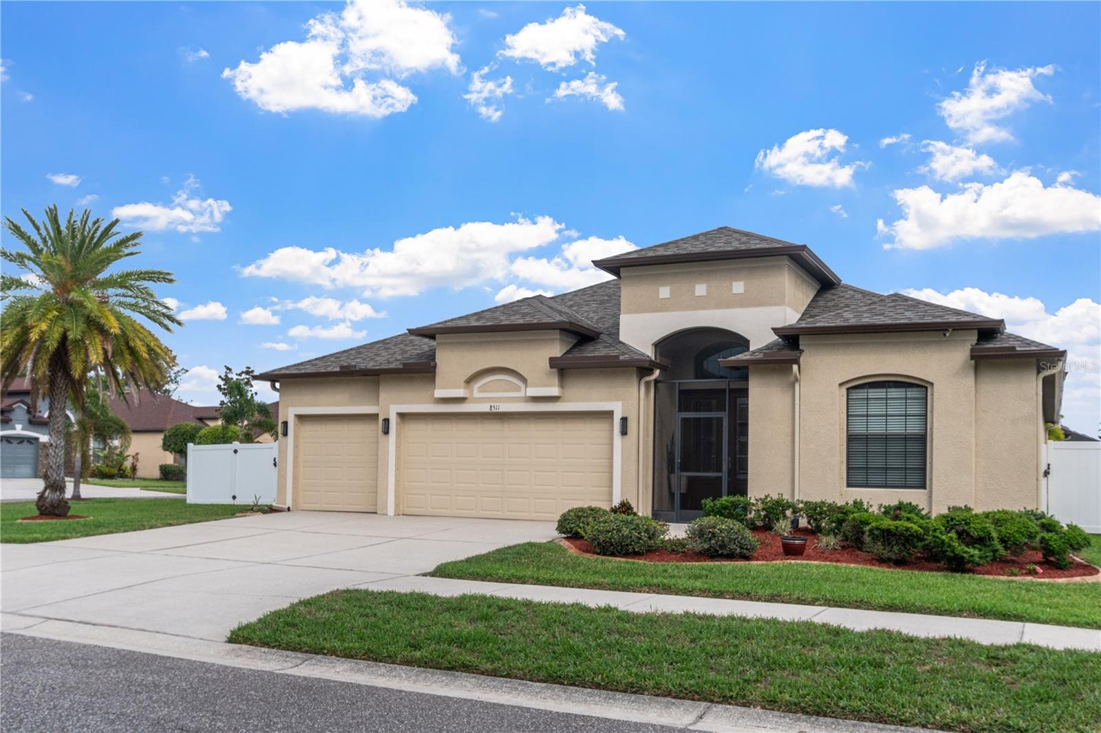 Listing photo id 2 for 8511 White Poplar Drive