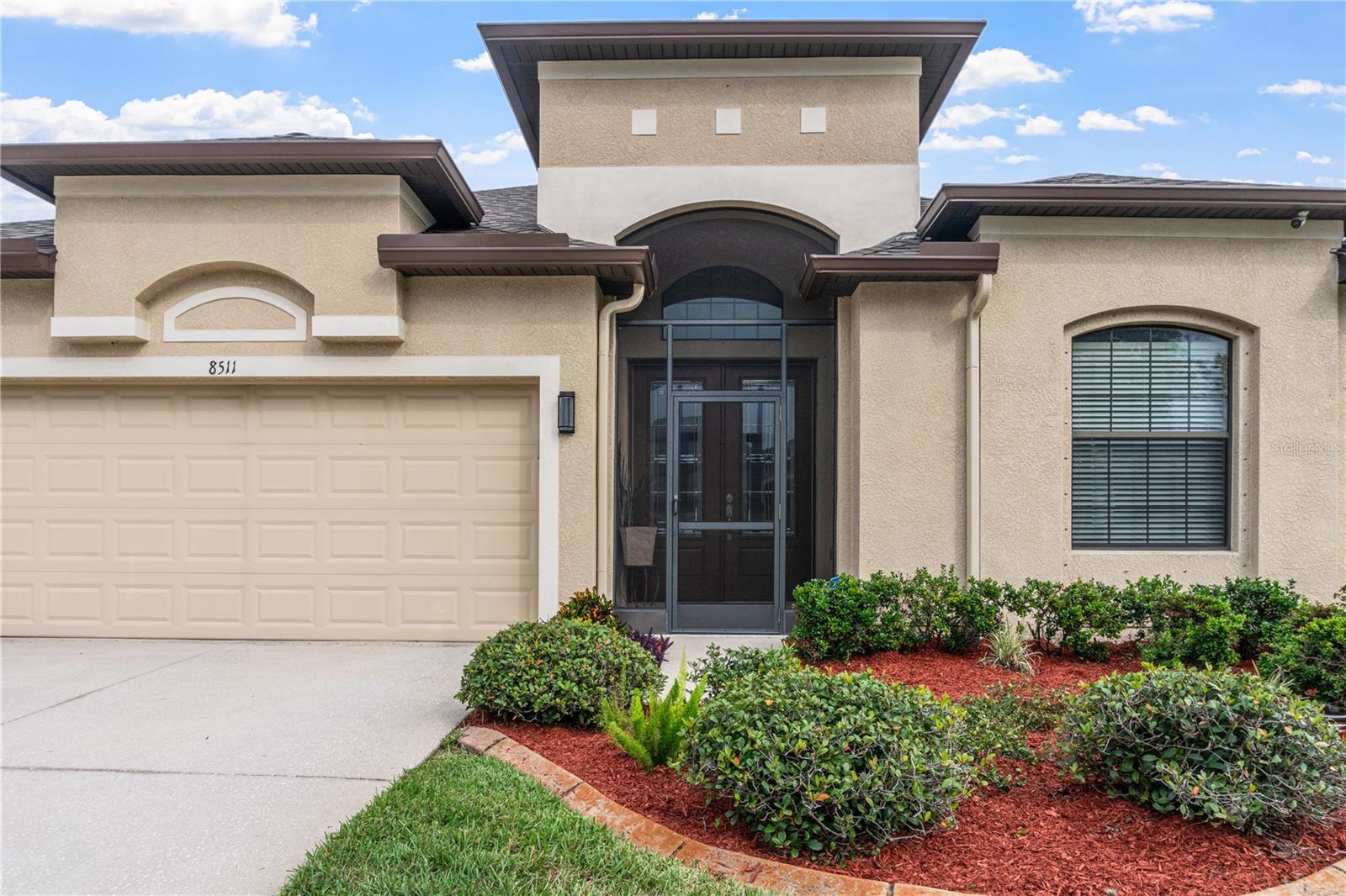 Listing photo id 3 for 8511 White Poplar Drive