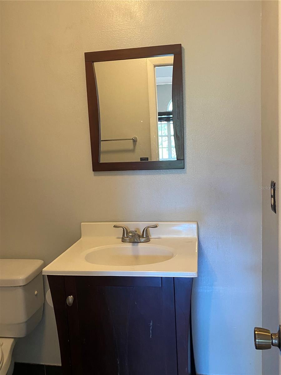 Image 11 of 61 For 3002 Cleveland Street D11