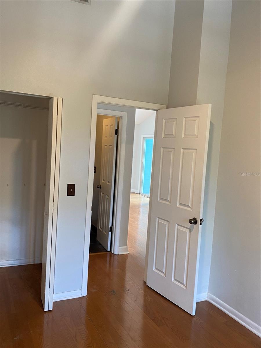 Image 15 of 61 For 3002 Cleveland Street D11