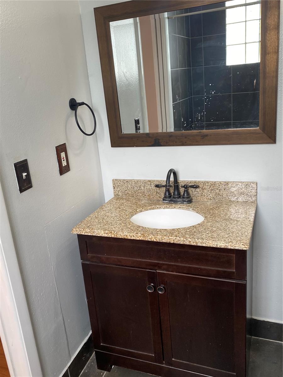 Image 19 of 61 For 3002 Cleveland Street D11