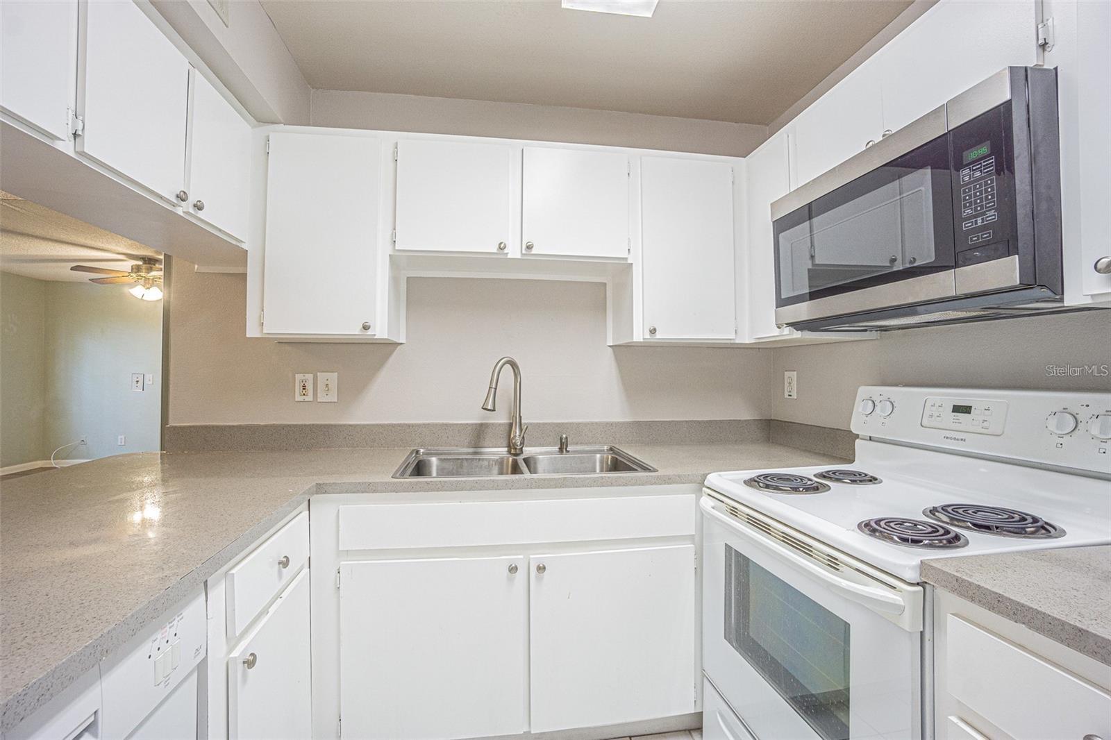 Image 2 of 8 For 3002 Cleveland Street D11