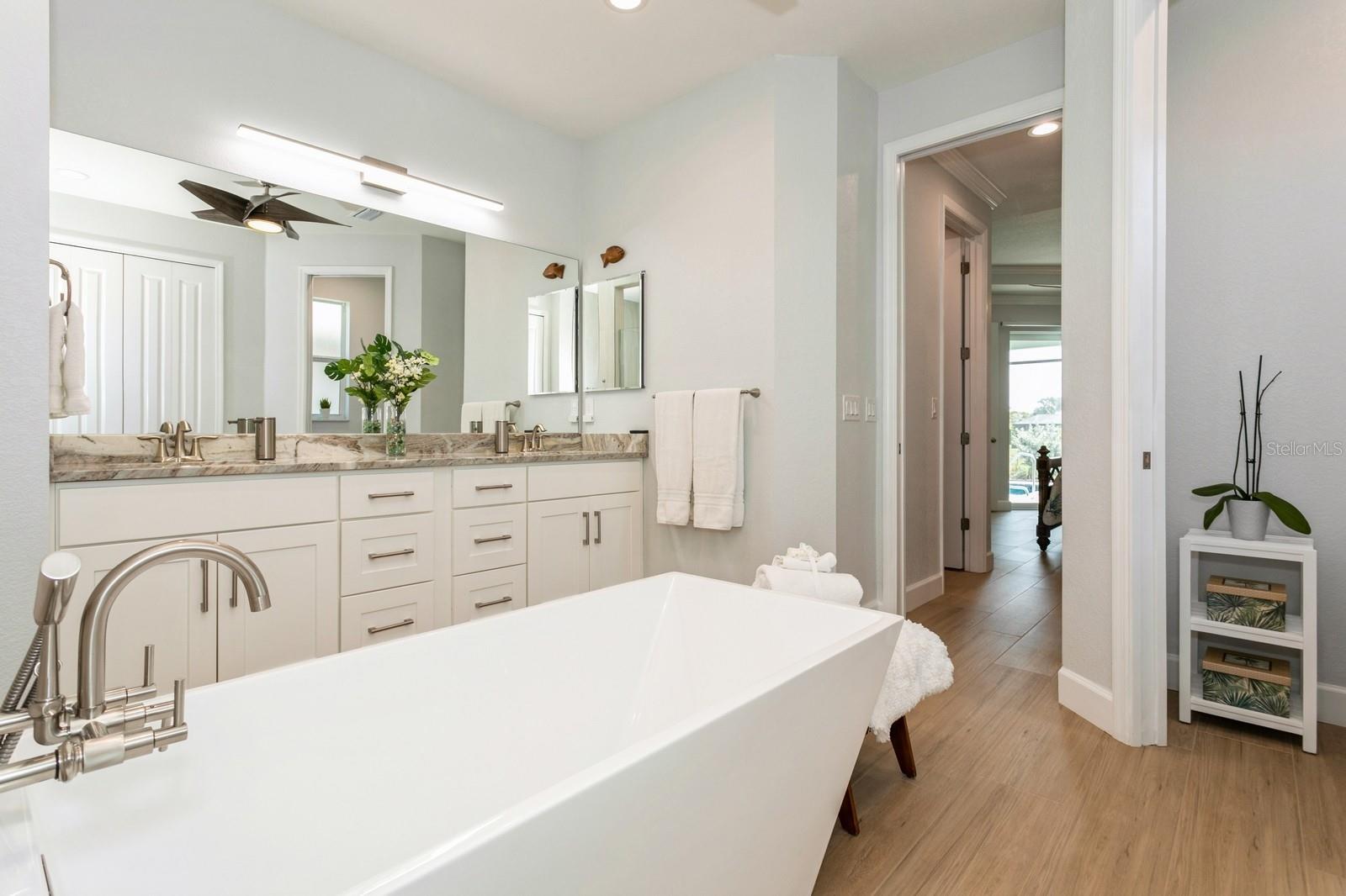 Image 35 of 57 For 180 Rotonda Boulevard N