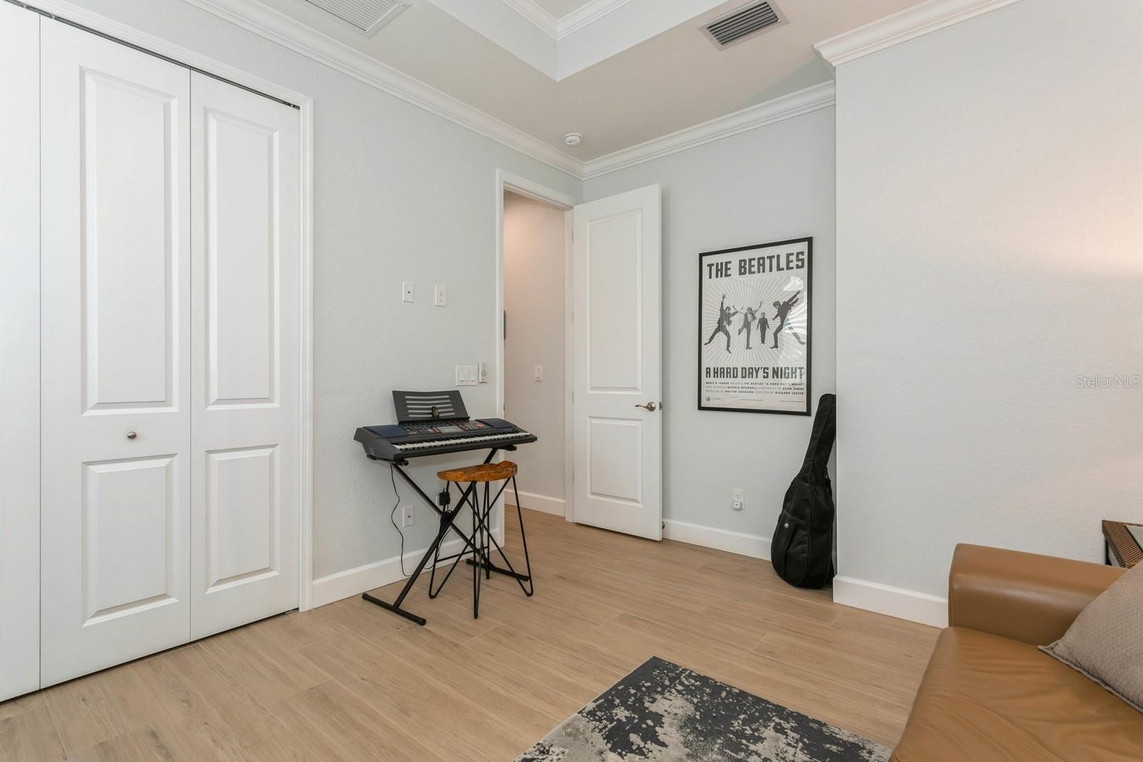 Image 44 of 57 For 180 Rotonda Boulevard N