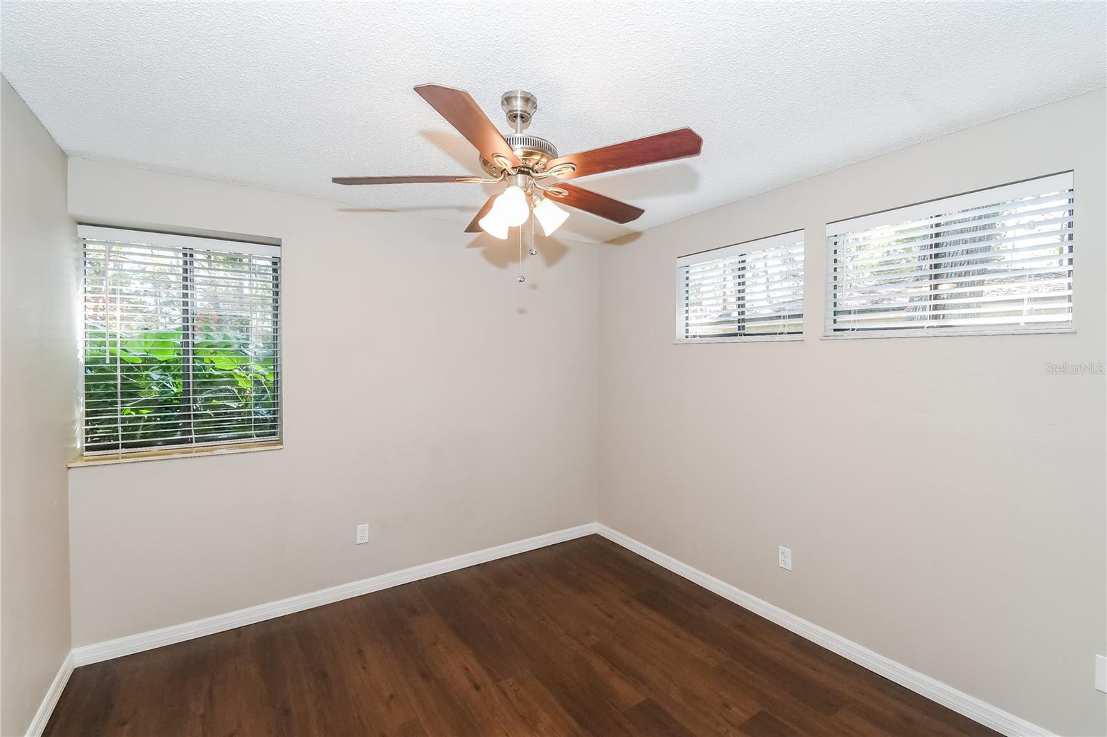 Image 11 of 16 For 10952 Clairboro Road E