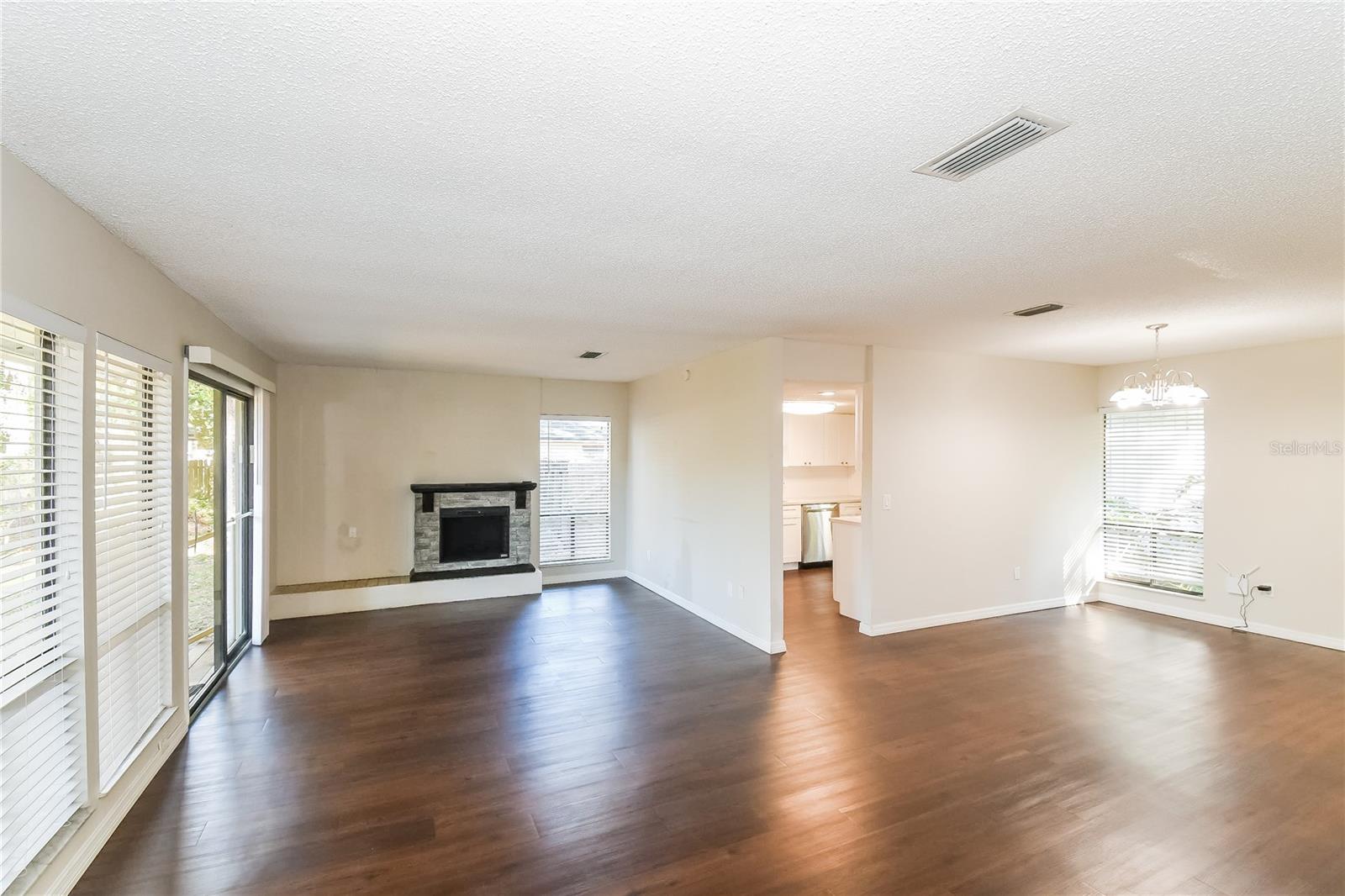 Image 3 of 16 For 10952 Clairboro Road E