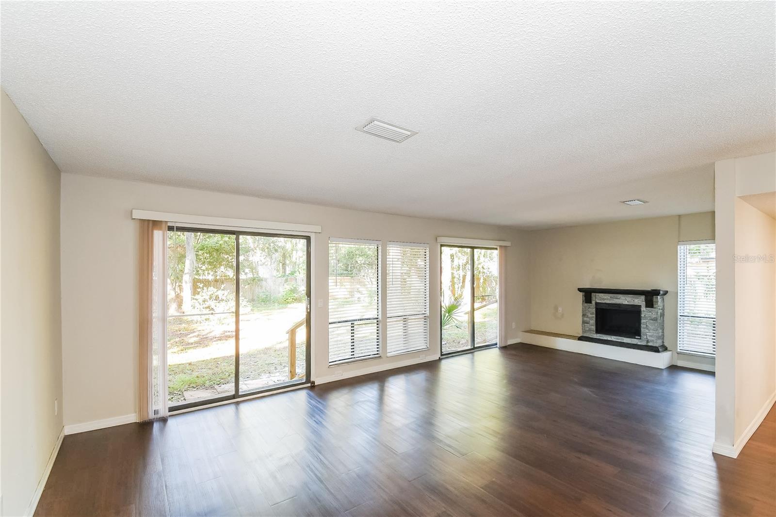 Image 4 of 16 For 10952 Clairboro Road E