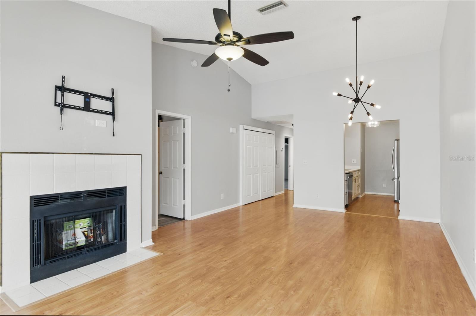 Image 11 of 33 For 16109 Rambling Vine Drive E