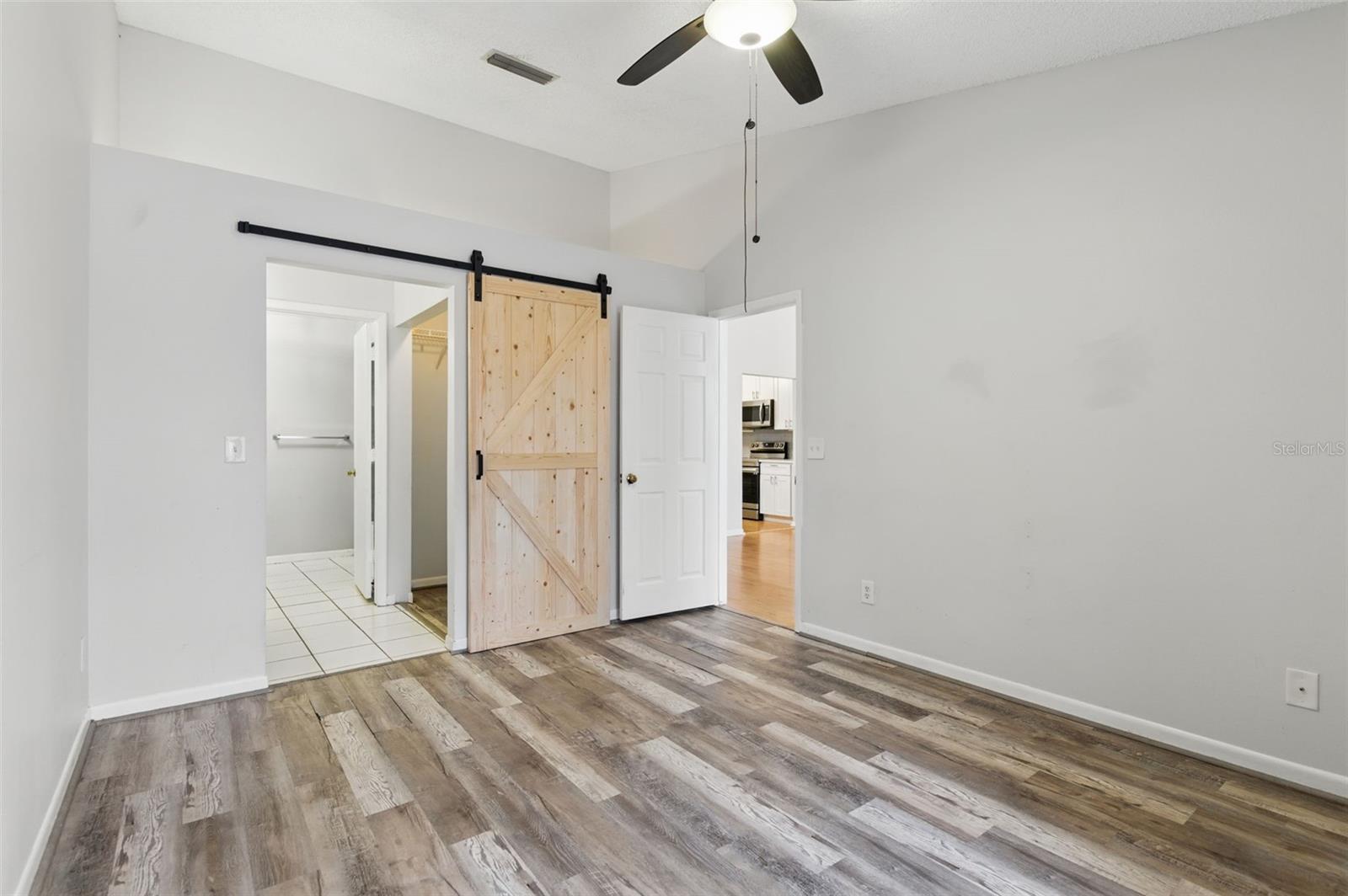 Image 15 of 33 For 16109 Rambling Vine Drive E
