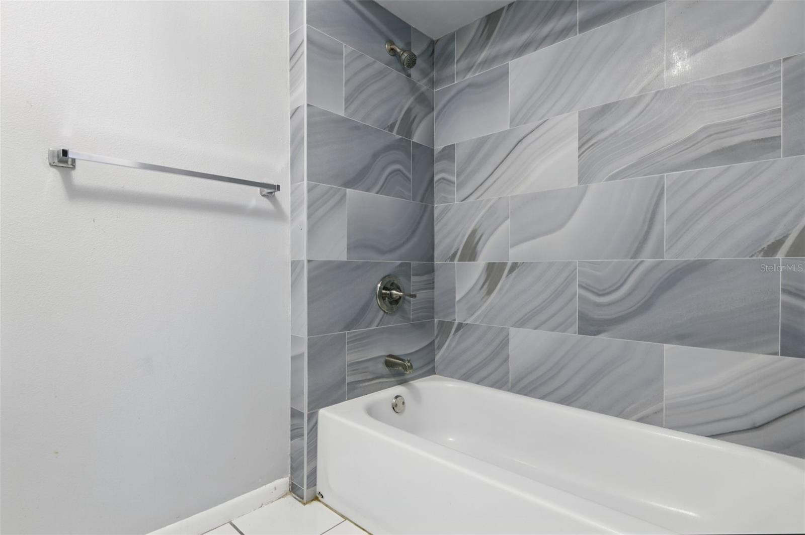 Image 18 of 33 For 16109 Rambling Vine Drive E