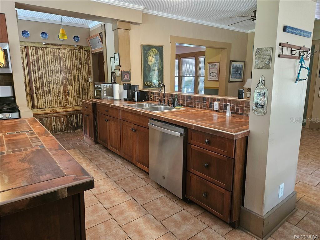 Image 11 of 72 For 754 2nd Avenue