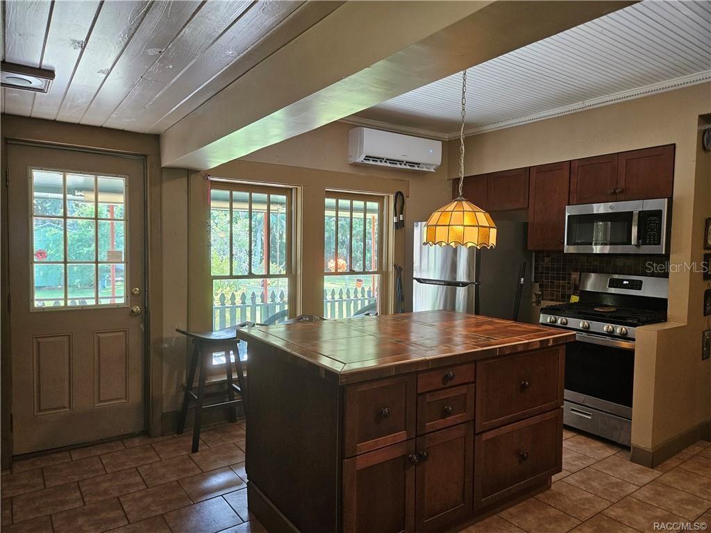 Image 12 of 72 For 754 2nd Avenue