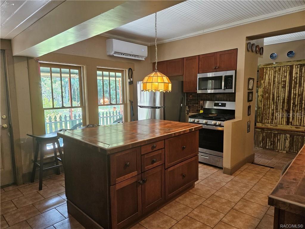 Image 13 of 72 For 754 2nd Avenue
