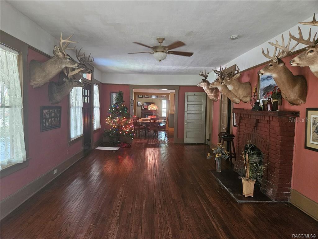 Image 4 of 72 For 754 2nd Avenue