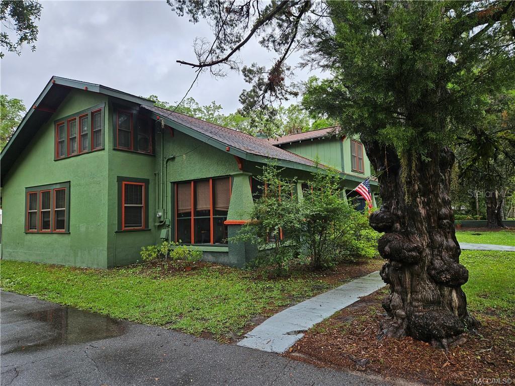 Image 62 of 72 For 754 2nd Avenue