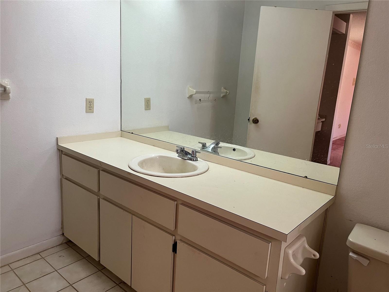 Listing photo id 17 for 8130 Shalom Drive