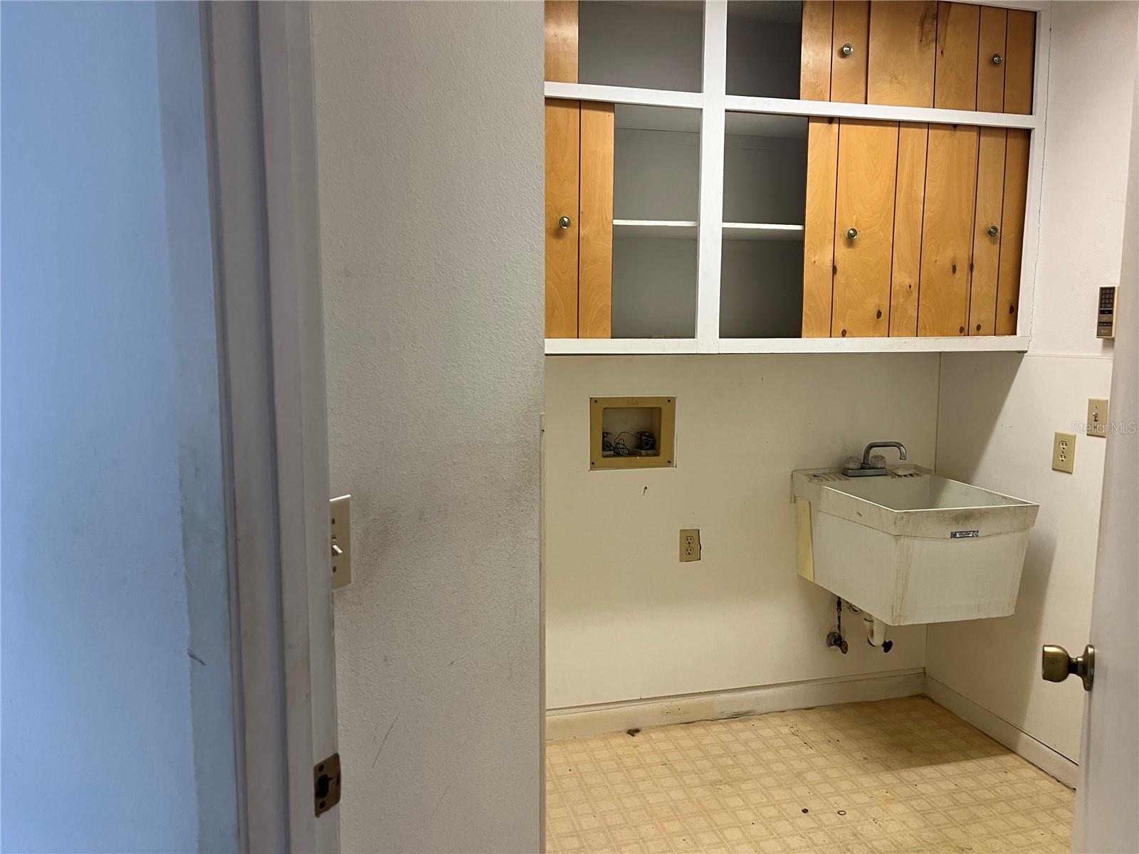 Listing photo id 31 for 8130 Shalom Drive