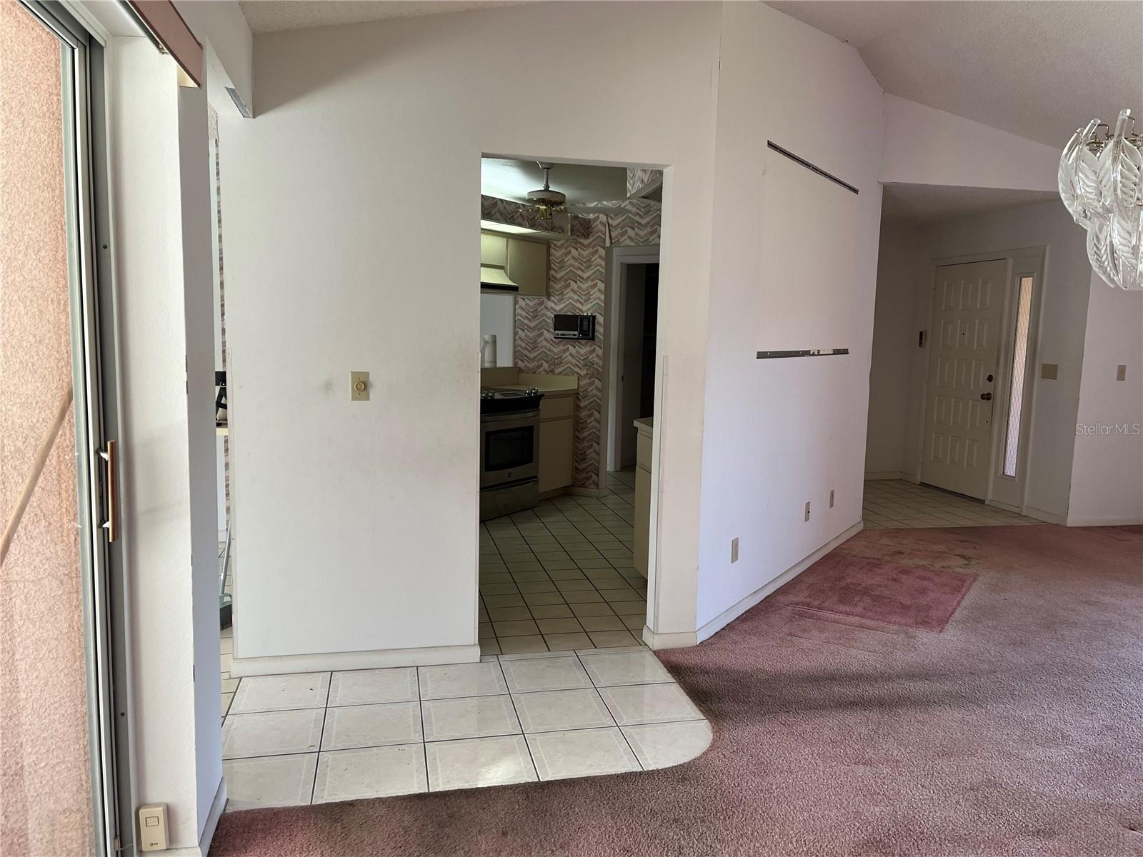 Listing photo id 4 for 8130 Shalom Drive