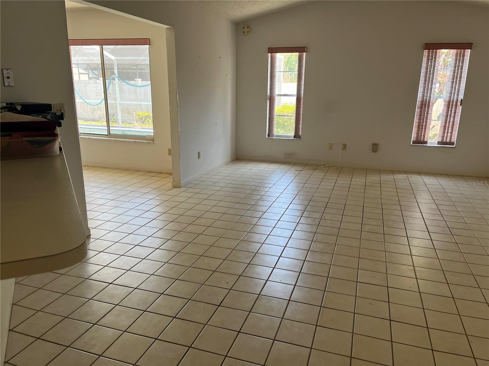 Listing photo id 5 for 8130 Shalom Drive