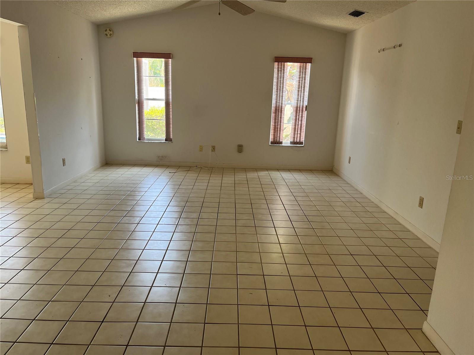 Listing photo id 6 for 8130 Shalom Drive
