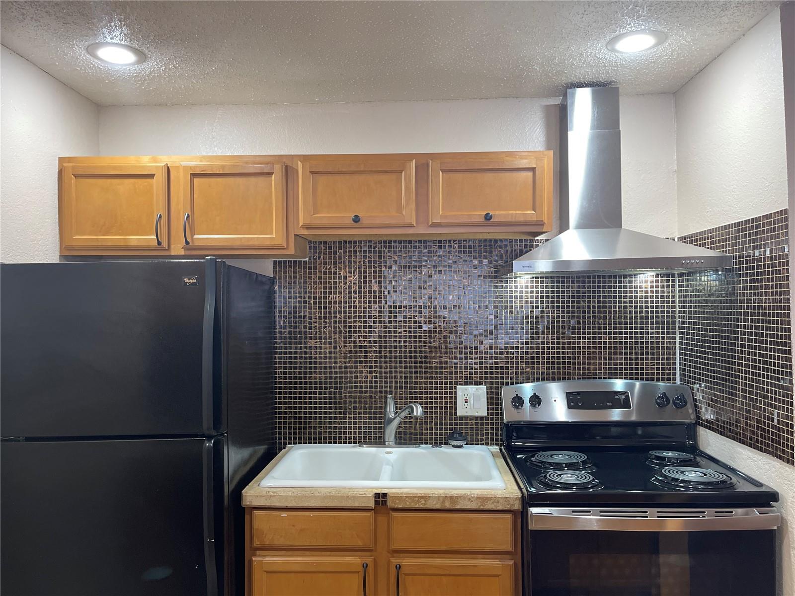 Image 6 of 14 For 9105 Hillsborough Avenue I104