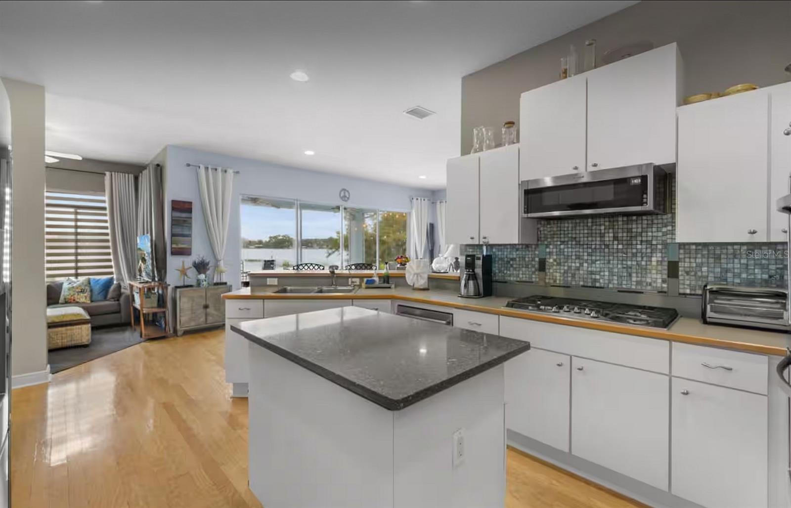 Listing photo id 21 for 8701 Lake Calm Lane