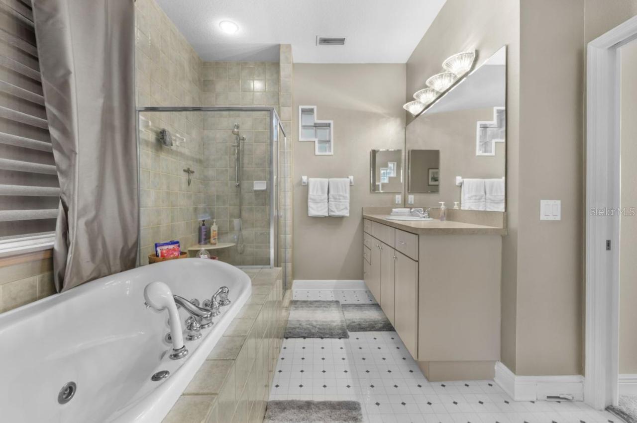 Listing photo id 28 for 8701 Lake Calm Lane