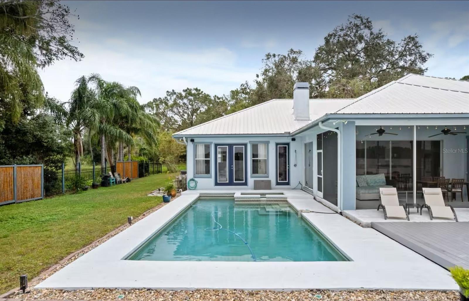Listing photo id 2 for 8701 Lake Calm Lane