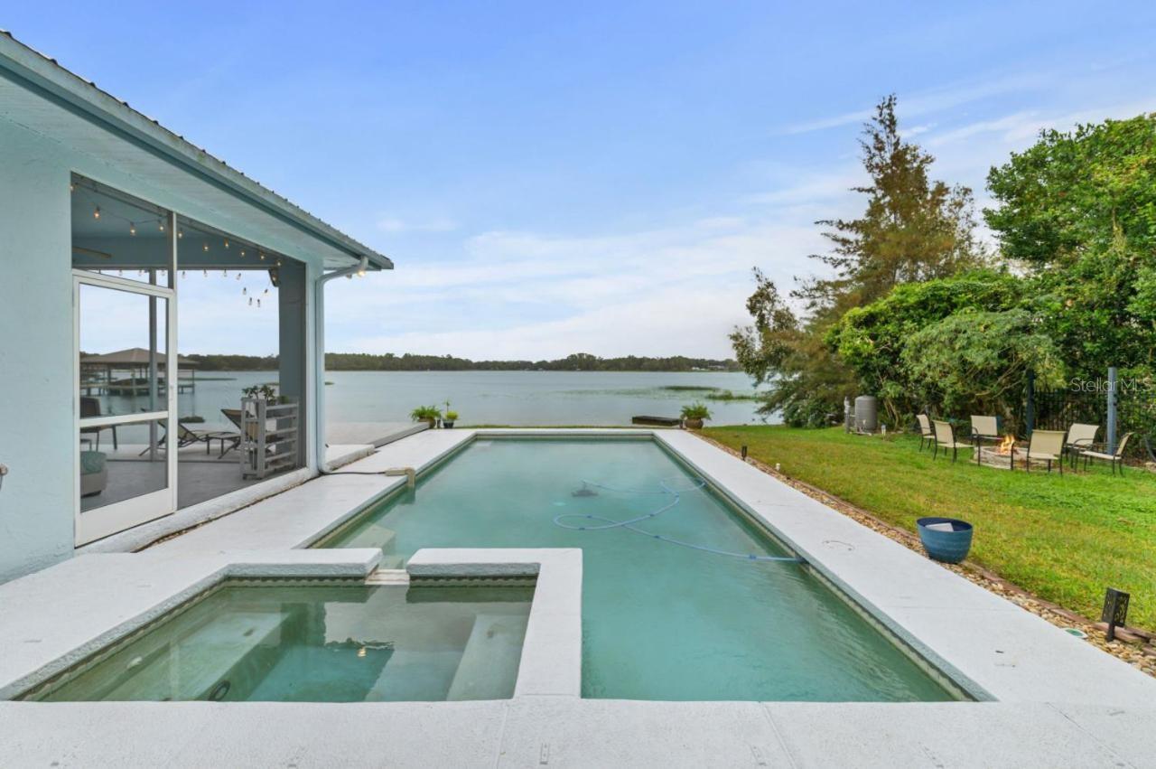 Listing photo id 3 for 8701 Lake Calm Lane