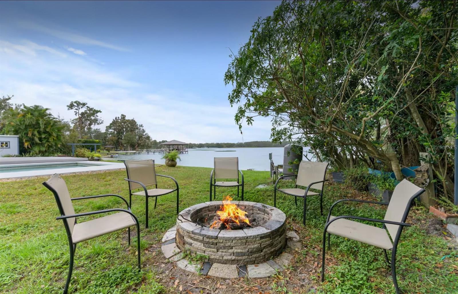 Listing photo id 5 for 8701 Lake Calm Lane