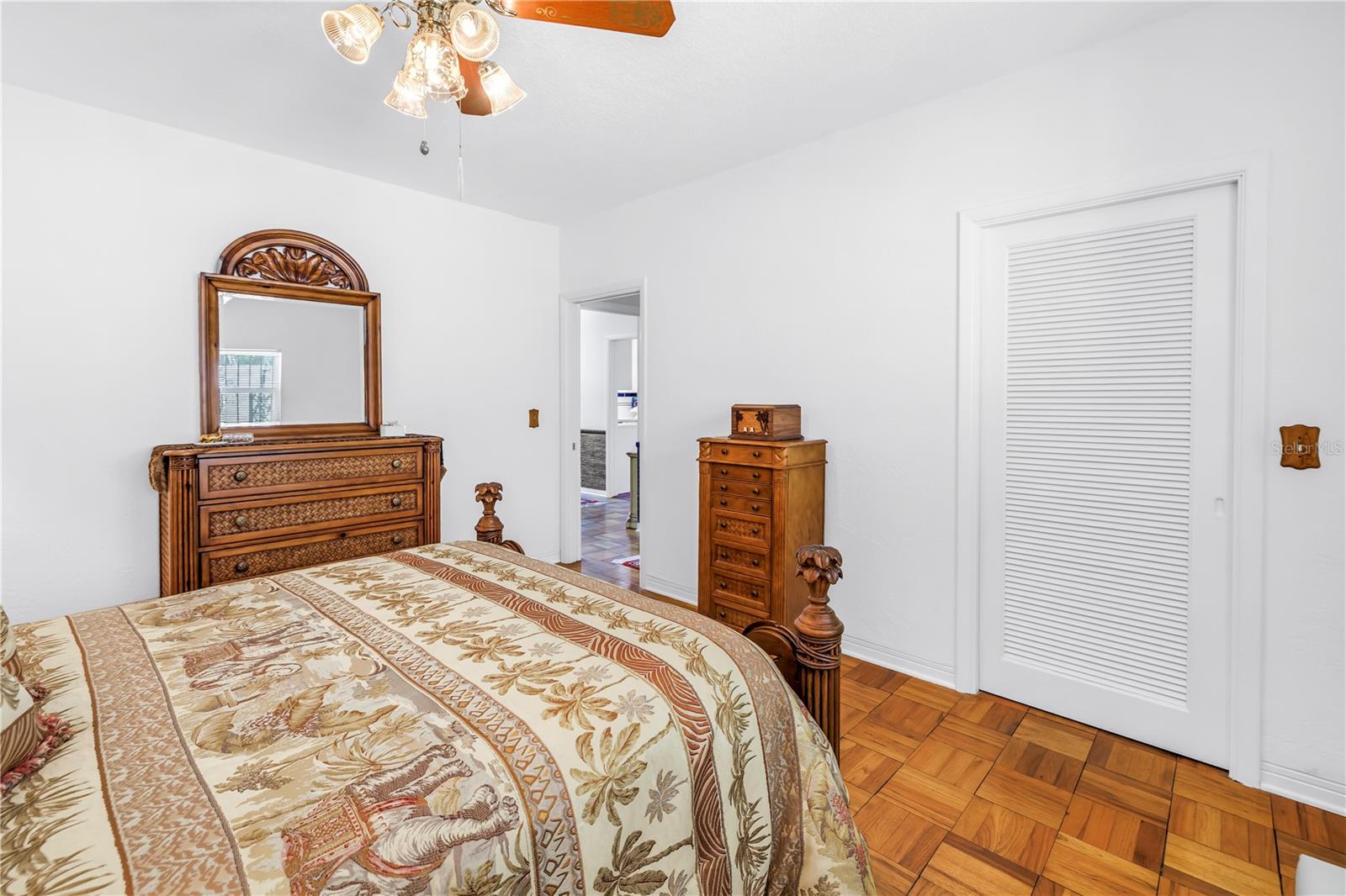 Listing photo id 17 for 356 20th Avenue Ne