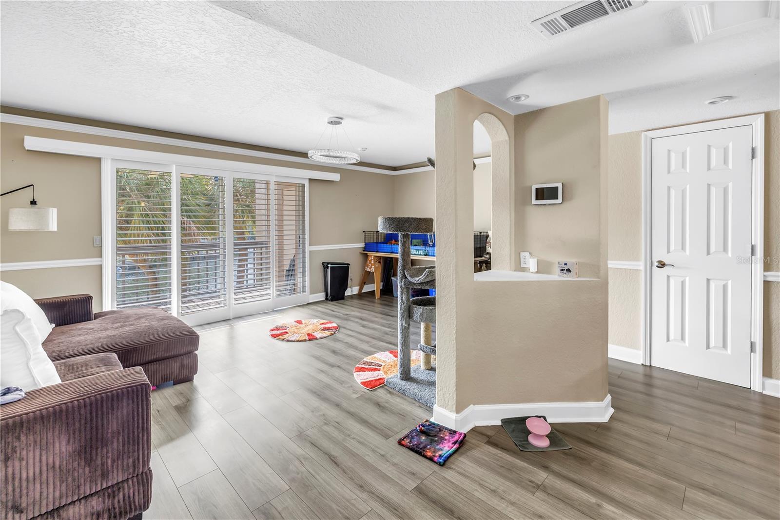 Image 12 of 37 For 6309 Newtown Circle 9b2