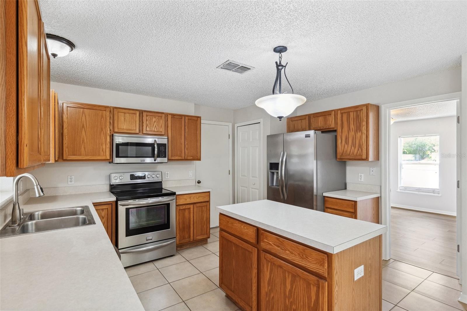 Image 11 of 50 For 12470 Elgin Boulevard
