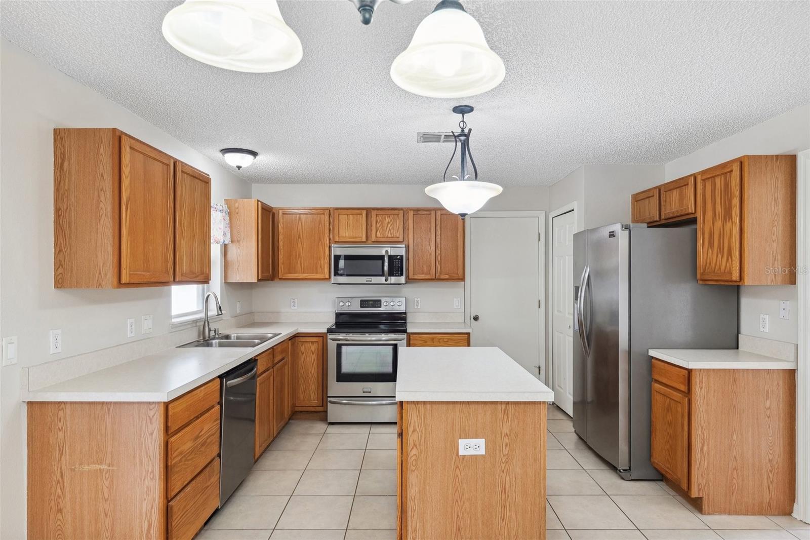 Image 12 of 50 For 12470 Elgin Boulevard