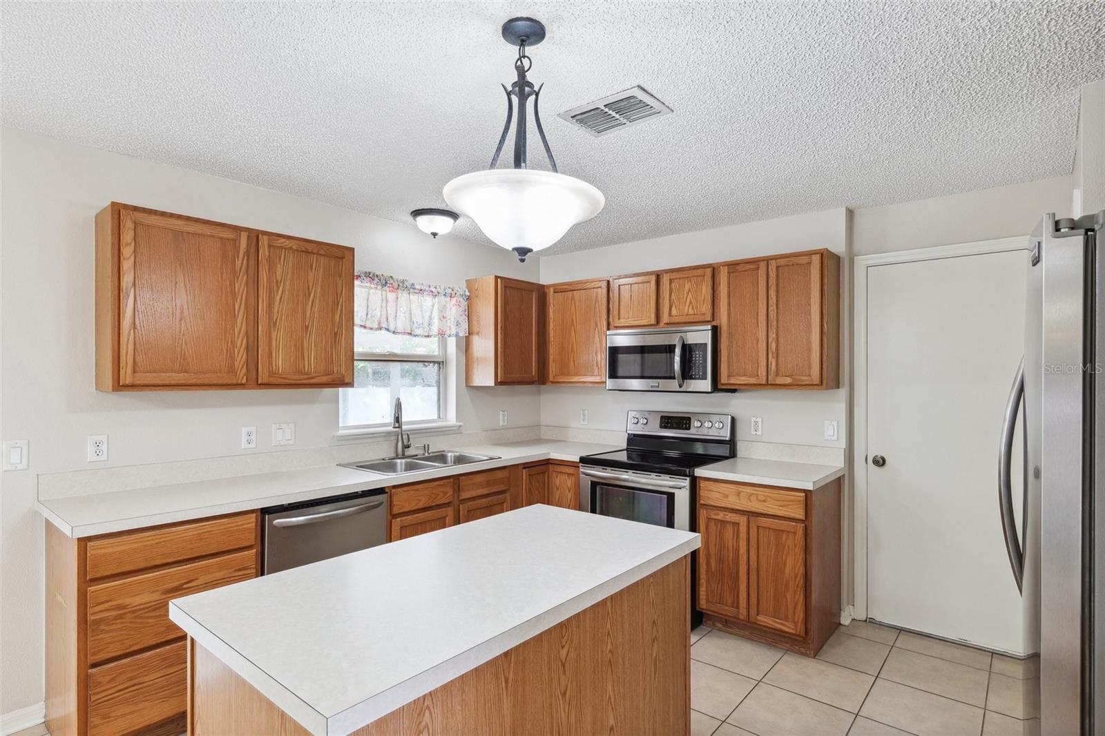 Image 13 of 50 For 12470 Elgin Boulevard