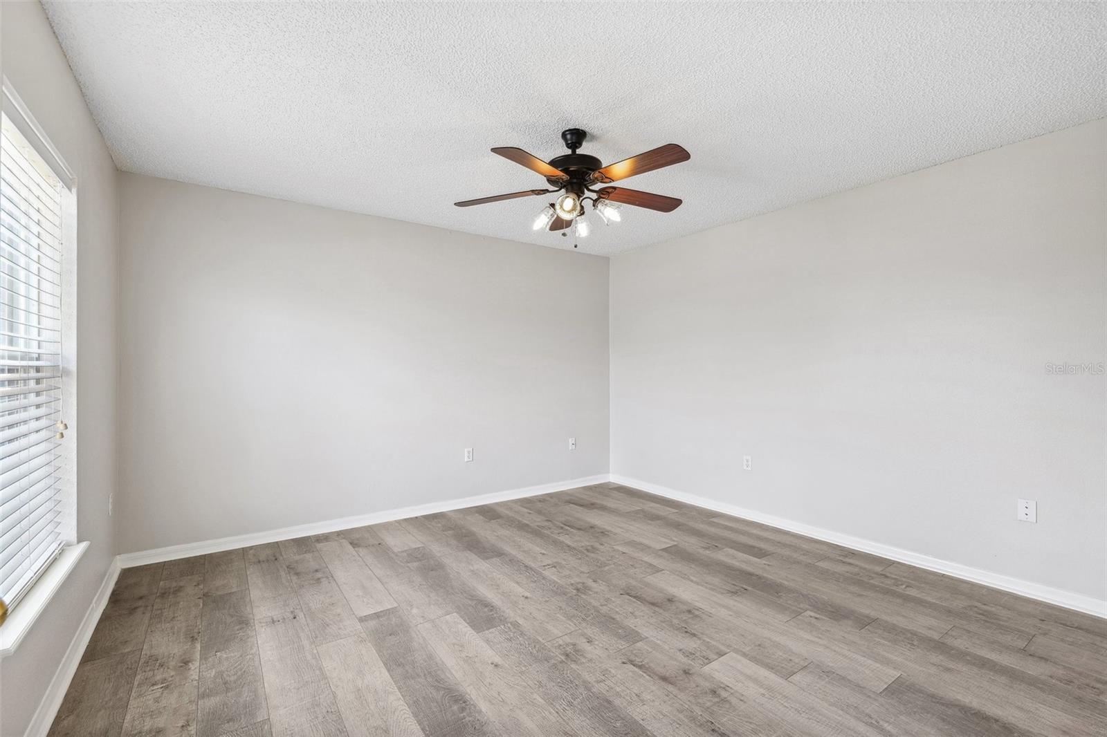 Image 15 of 50 For 12470 Elgin Boulevard