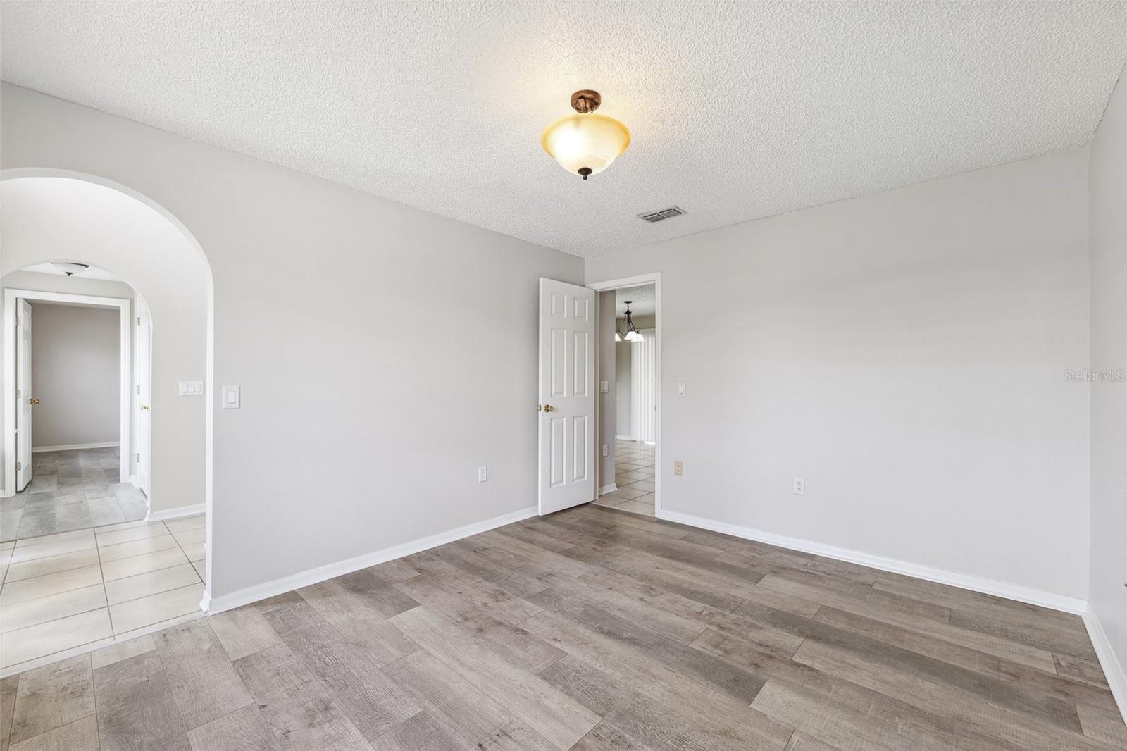 Image 5 of 50 For 12470 Elgin Boulevard