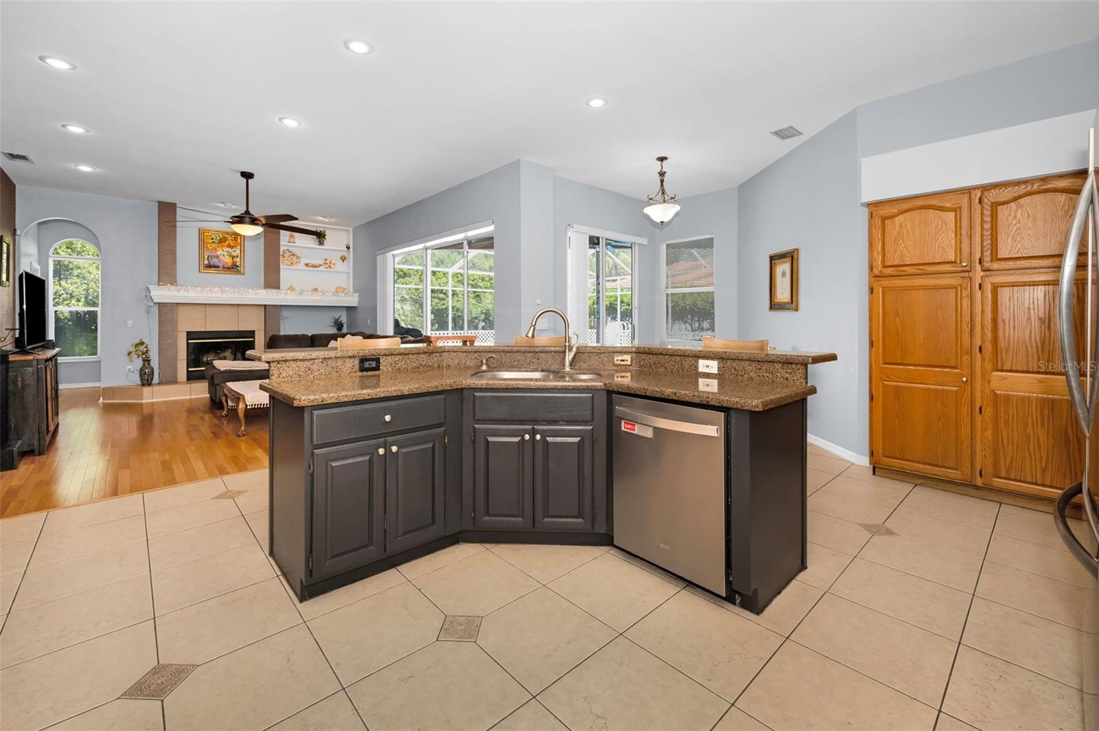 Image 15 of 100 For 1516 Lake Woodlands Parkway