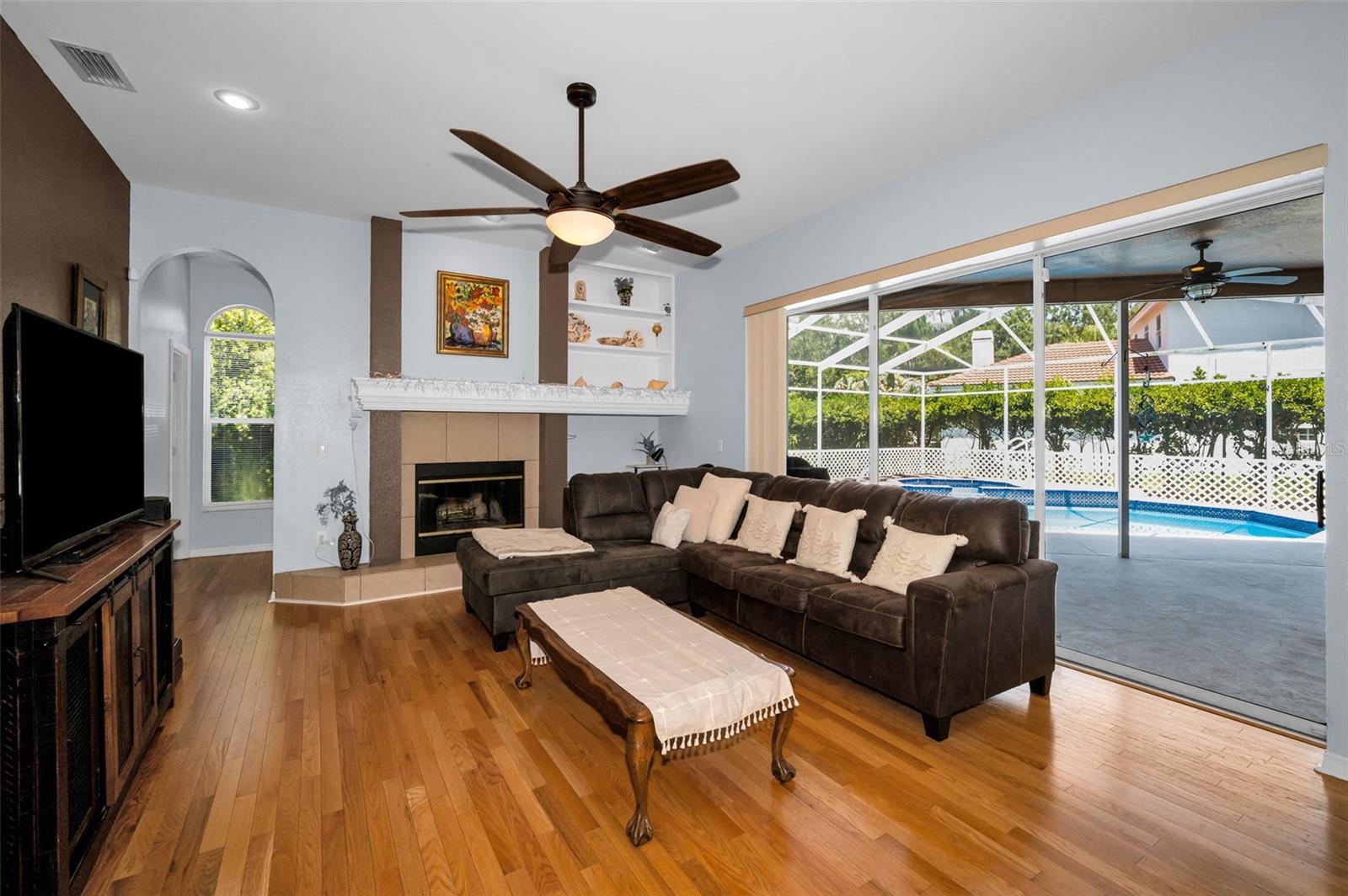 Image 18 of 100 For 1516 Lake Woodlands Parkway