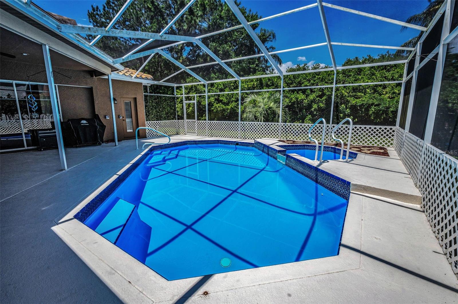 Image 40 of 100 For 1516 Lake Woodlands Parkway