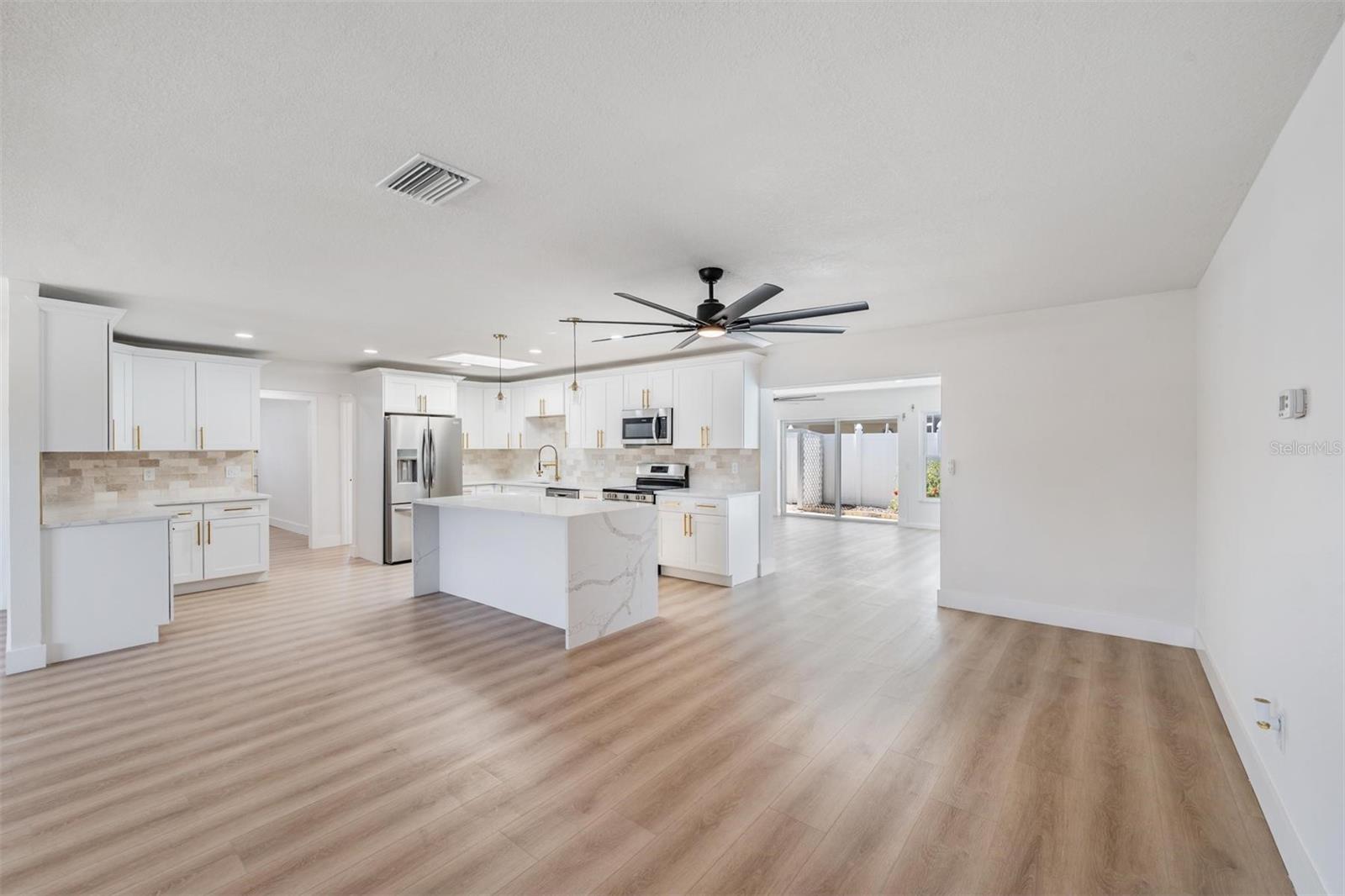 Image 12 of 44 For 7607 22nd Avenue W