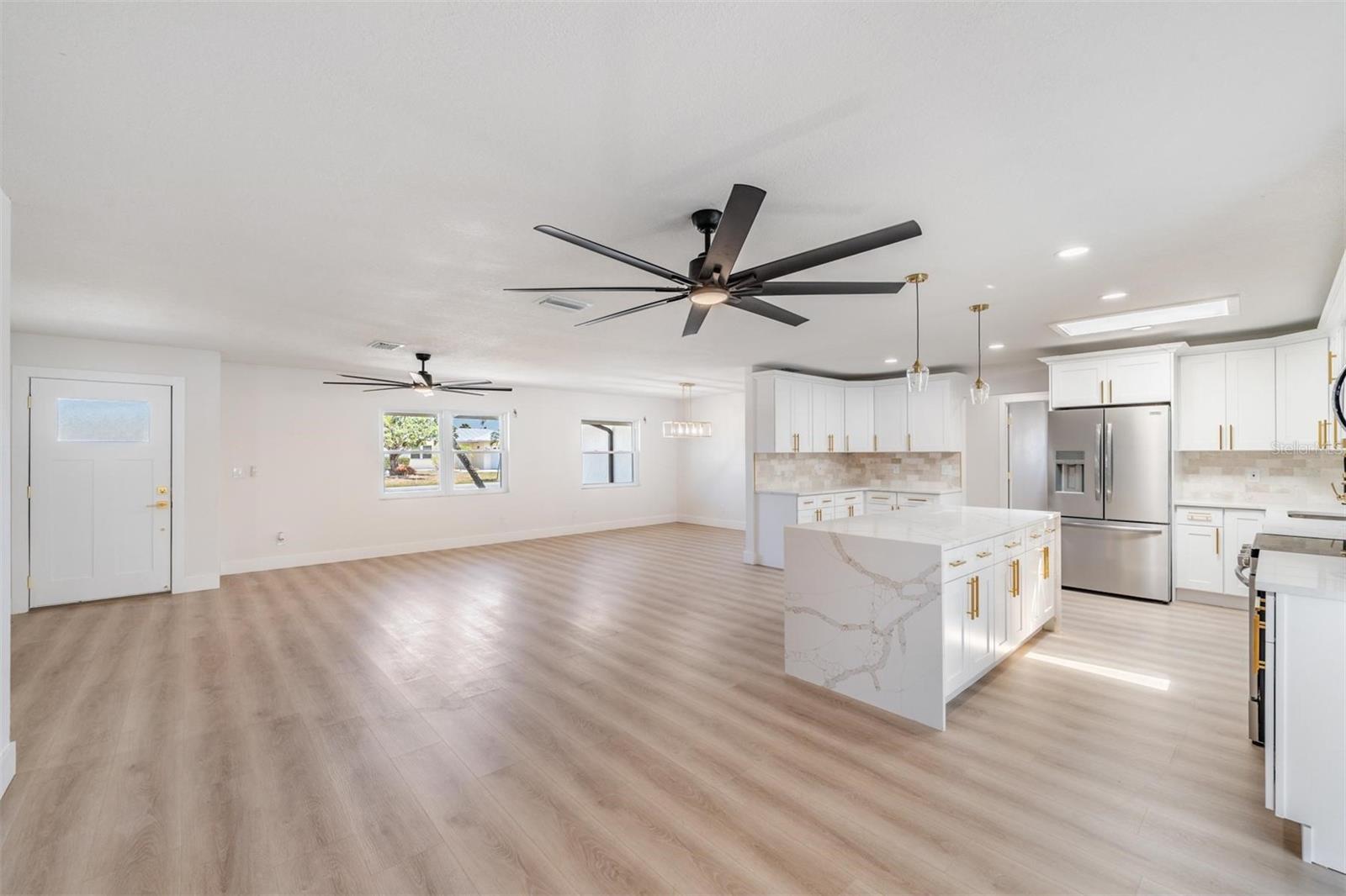 Image 13 of 44 For 7607 22nd Avenue W