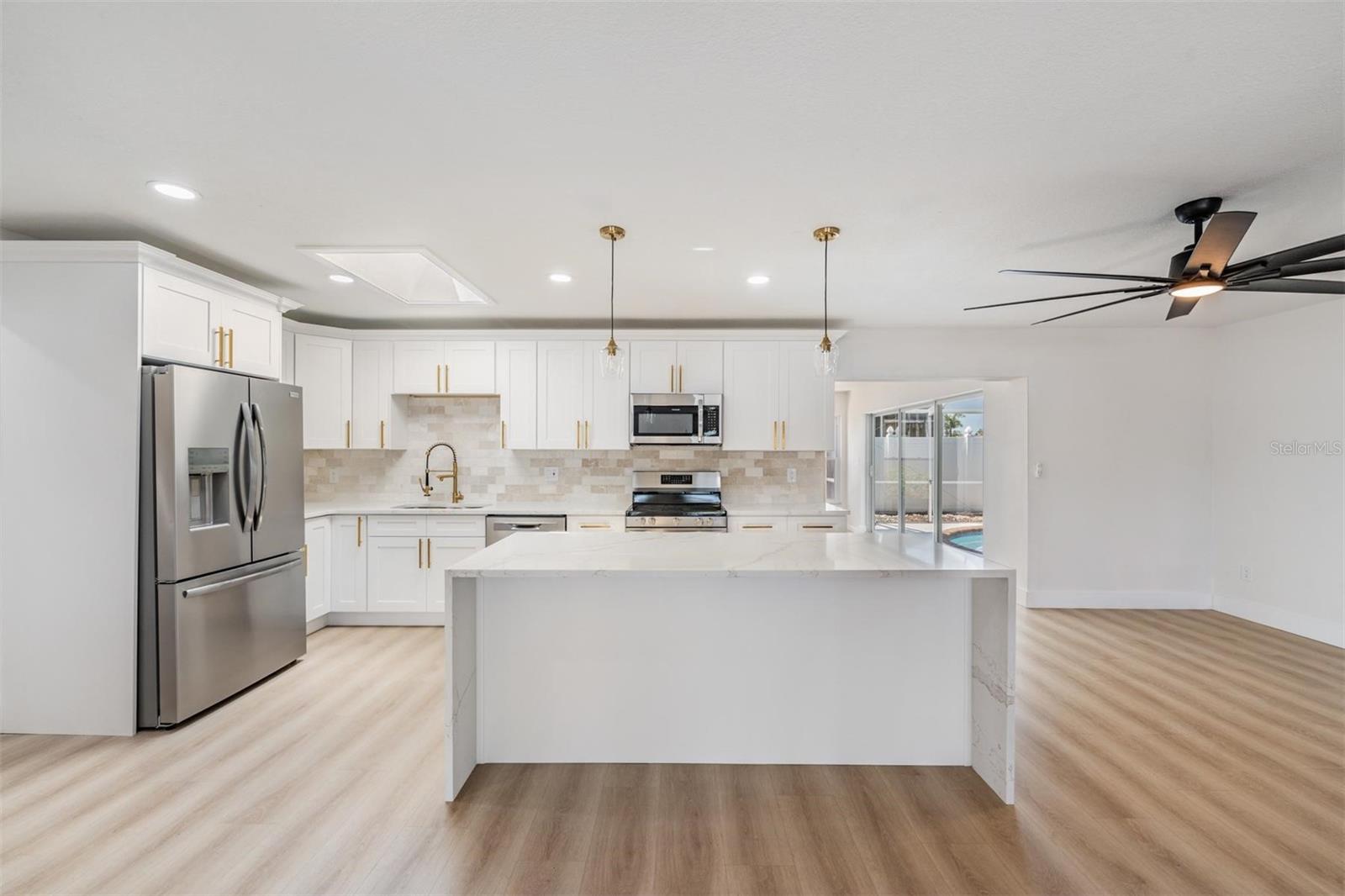 Image 15 of 44 For 7607 22nd Avenue W